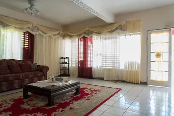 Chateau Margarite Villa 蒙特哥贝